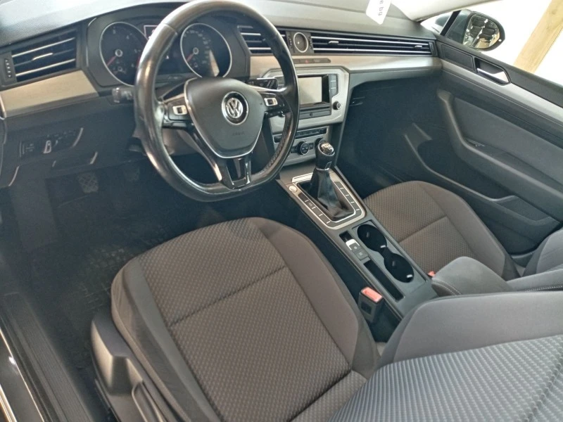 VW Passat, снимка 8 - Автомобили и джипове - 48288719