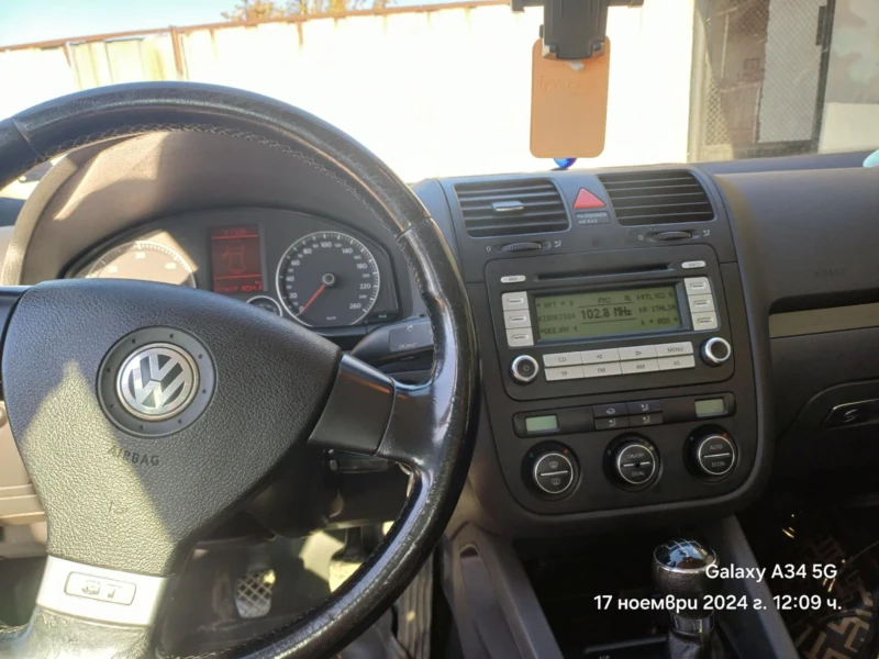 VW Golf, снимка 2 - Автомобили и джипове - 48001507