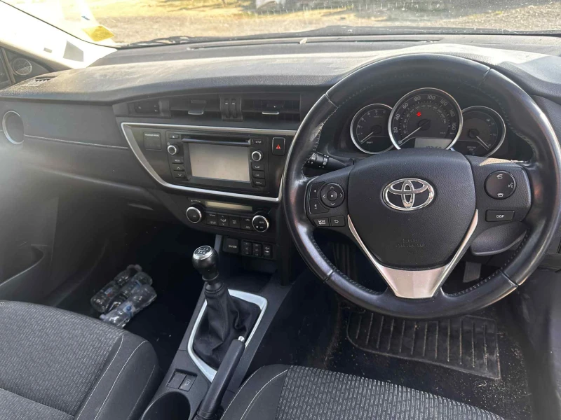 Toyota Auris 1.4d 90к.с 2015г, снимка 8 - Автомобили и джипове - 52982293