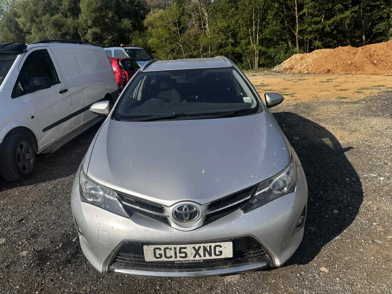 Toyota Auris 1.4d 90к.с 2015г, снимка 4 - Автомобили и джипове - 52982293