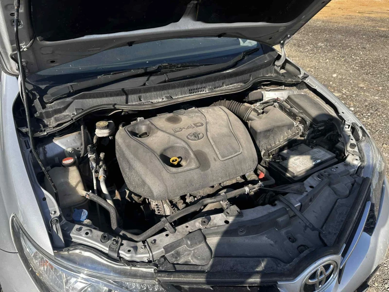 Toyota Auris 1.4d 90к.с 2015г, снимка 13 - Автомобили и джипове - 52982293