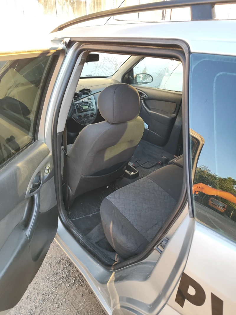 Ford Focus 1.9 TDDI, снимка 3 - Автомобили и джипове - 51255936