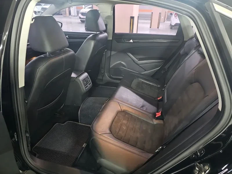 VW Passat 2.0 TDI, снимка 10 - Автомобили и джипове - 54299511