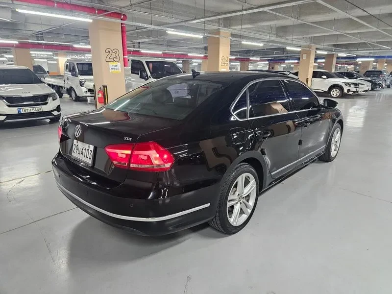 VW Passat 2.0 TDI, снимка 5 - Автомобили и джипове - 54299511