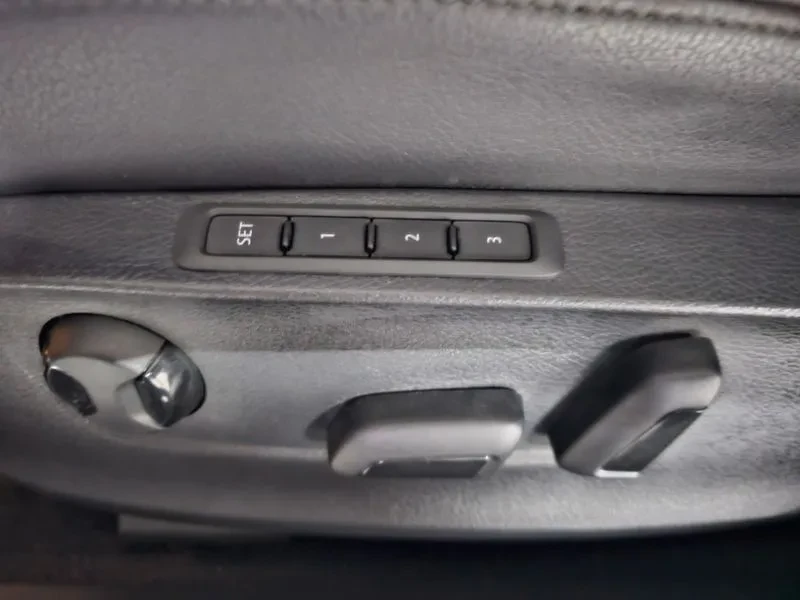 VW Passat 2.0 TDI, снимка 13 - Автомобили и джипове - 54299511