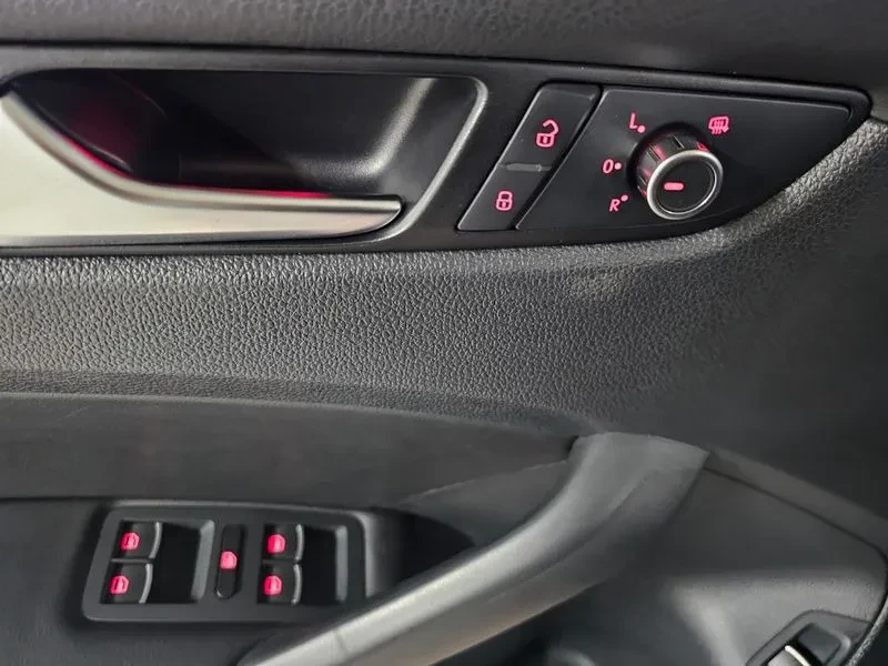 VW Passat 2.0 TDI, снимка 14 - Автомобили и джипове - 54299511