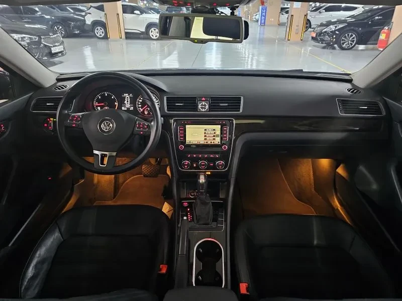 VW Passat 2.0 TDI, снимка 8 - Автомобили и джипове - 54299511