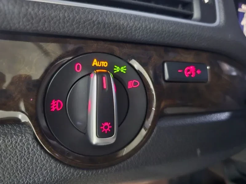 VW Passat 2.0 TDI, снимка 15 - Автомобили и джипове - 54299511