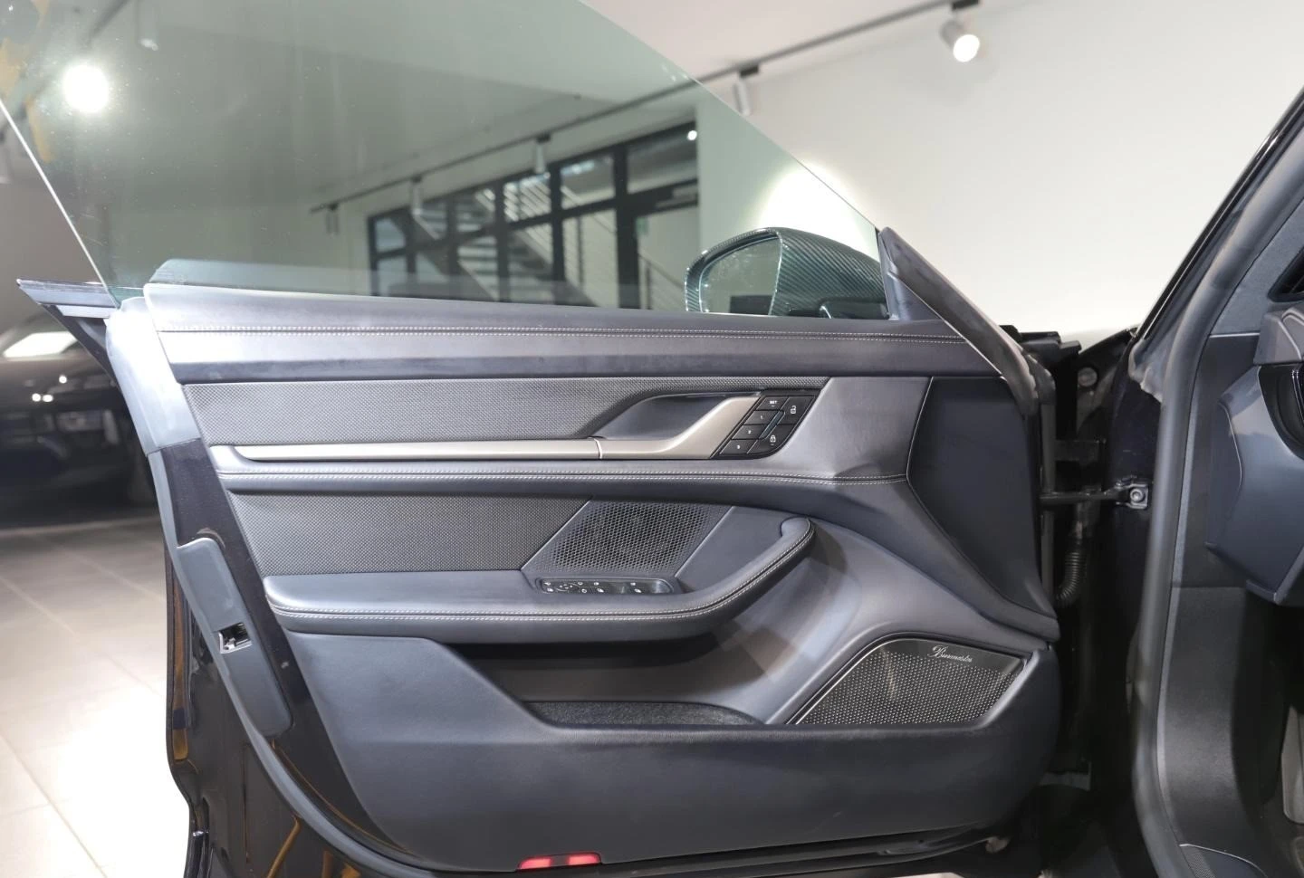 Porsche Taycan TURBO S CARBON CERAMIC BURMESTER ACTIVE RIDE - изображение 6