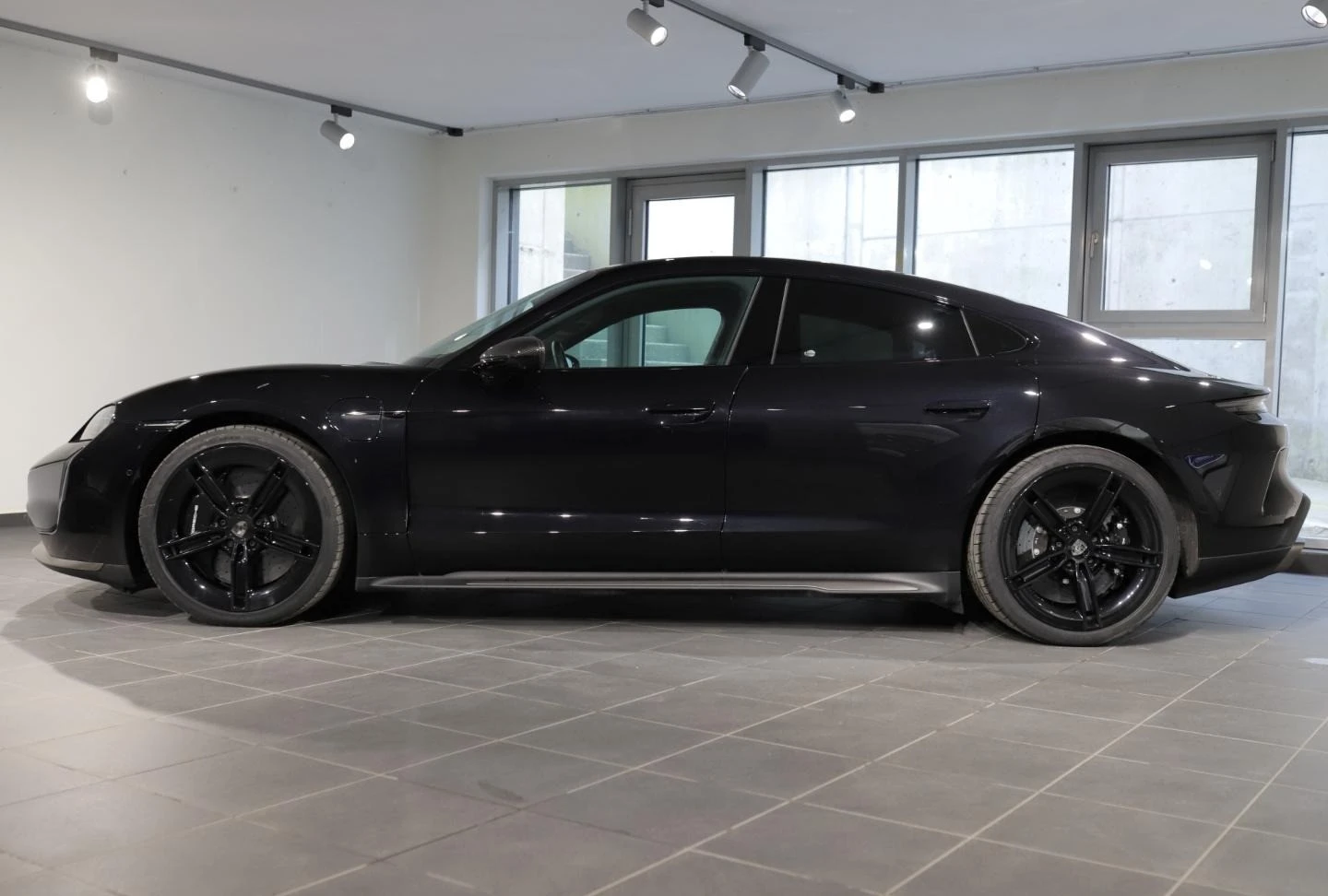 Porsche Taycan TURBO S CARBON CERAMIC BURMESTER ACTIVE RIDE - изображение 3