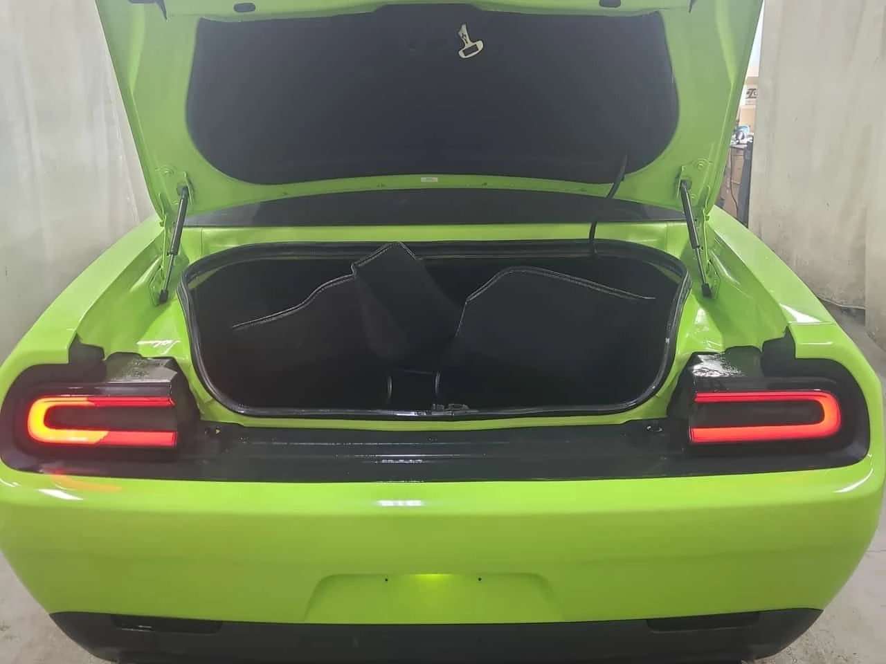 Dodge Challenger * 5.7 V8 * CARFAX * PANORAMA *  - изображение 8