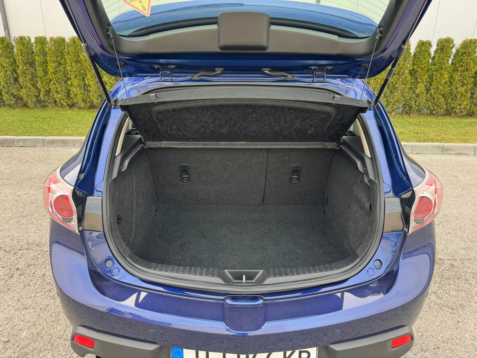 Mazda 3 1.6HDI Регистриран/Обслужен!!! - изображение 9