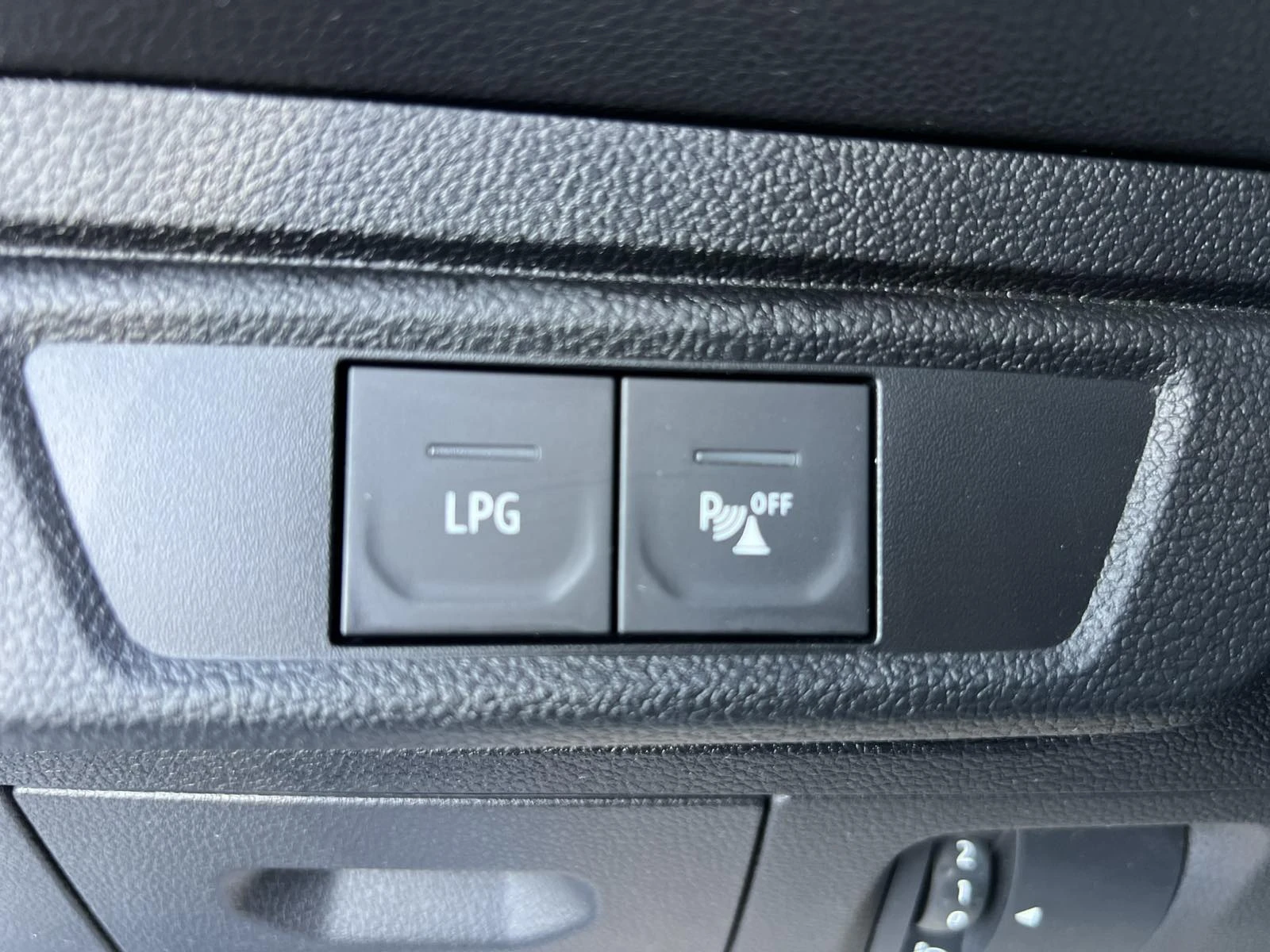 Dacia Sandero 1.0 TCe / 100 к.с. / Eco-G / ГАРАНЦИЯ, снимка 14 - Автомобили и джипове - 54123808