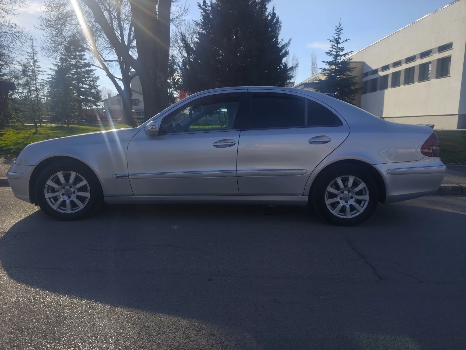 Mercedes-Benz E 320, снимка 12 - Автомобили и джипове - 54295096