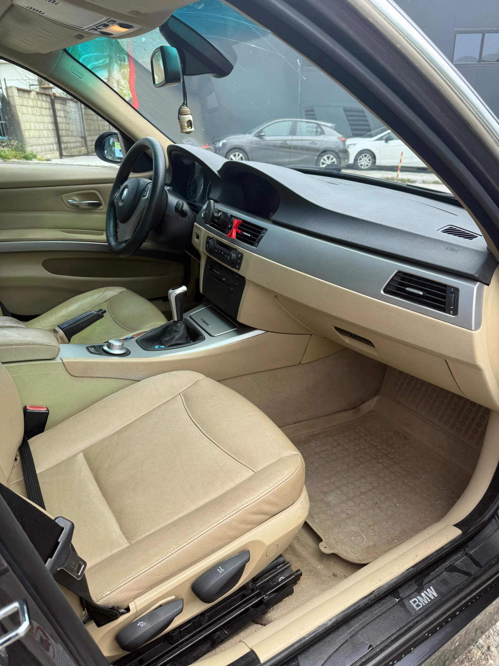 BMW 330 330D 231hp E90, снимка 12 - Автомобили и джипове - 54378930