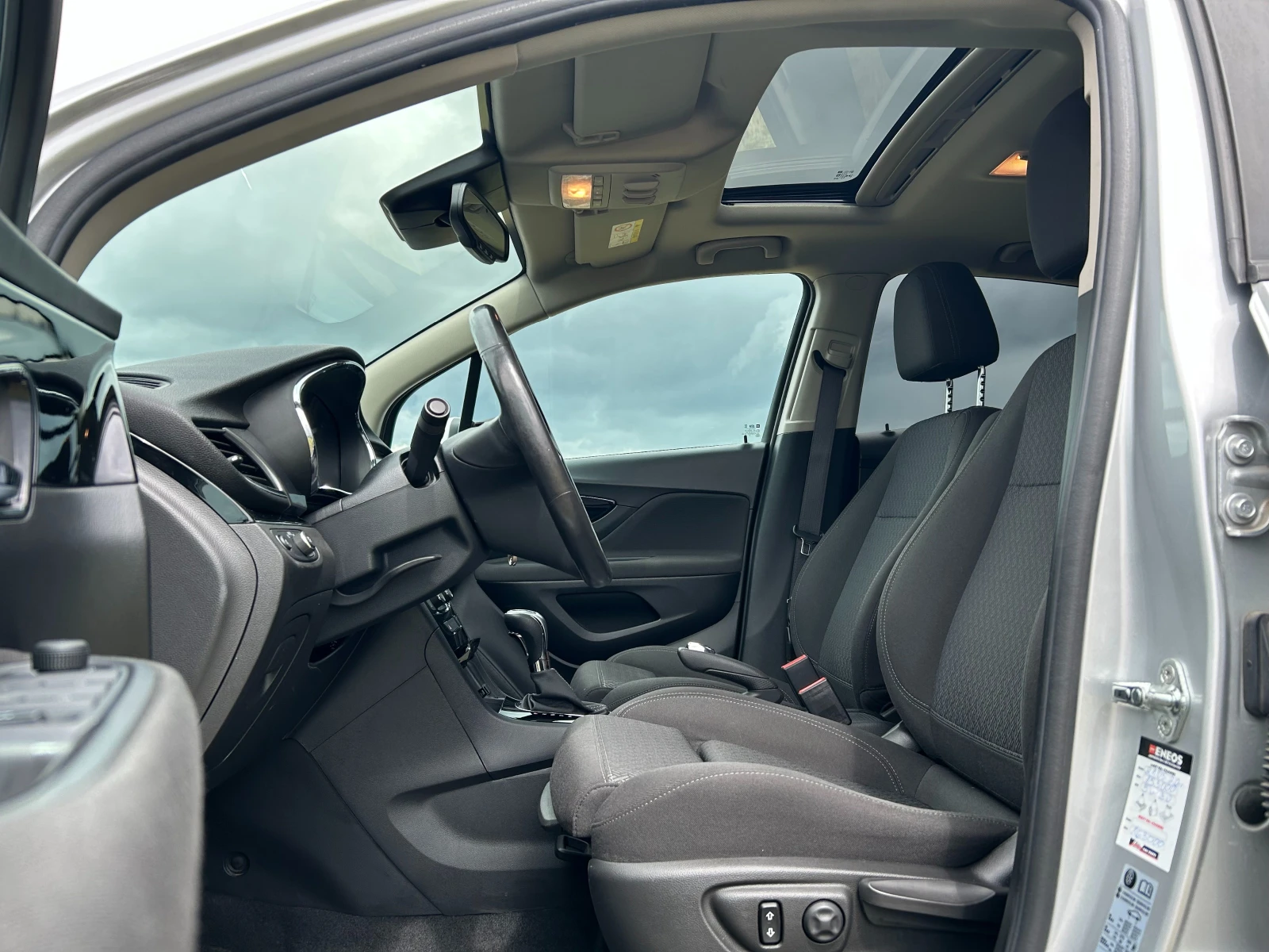 Opel Mokka X 1.4T/AUTO/LED/CAMERA/DISTR/PANO, снимка 9 - Автомобили и джипове - 54653345