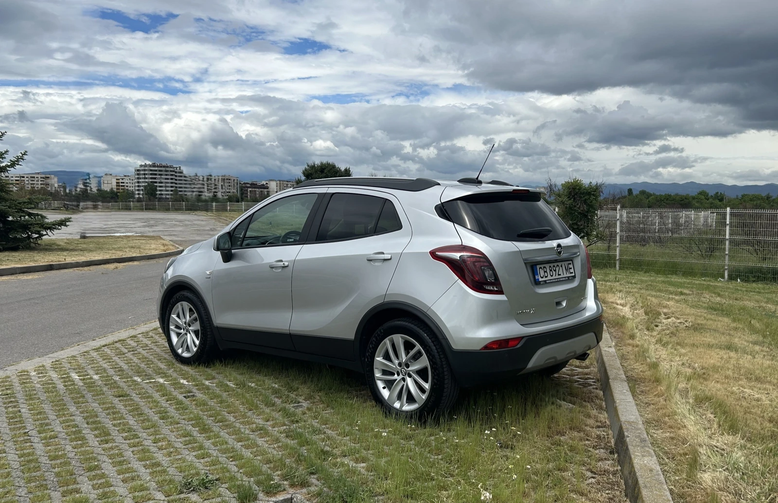 Opel Mokka X 1.4T/AUTO/LED/CAMERA/DISTR/PANO, снимка 4 - Автомобили и джипове - 54653345