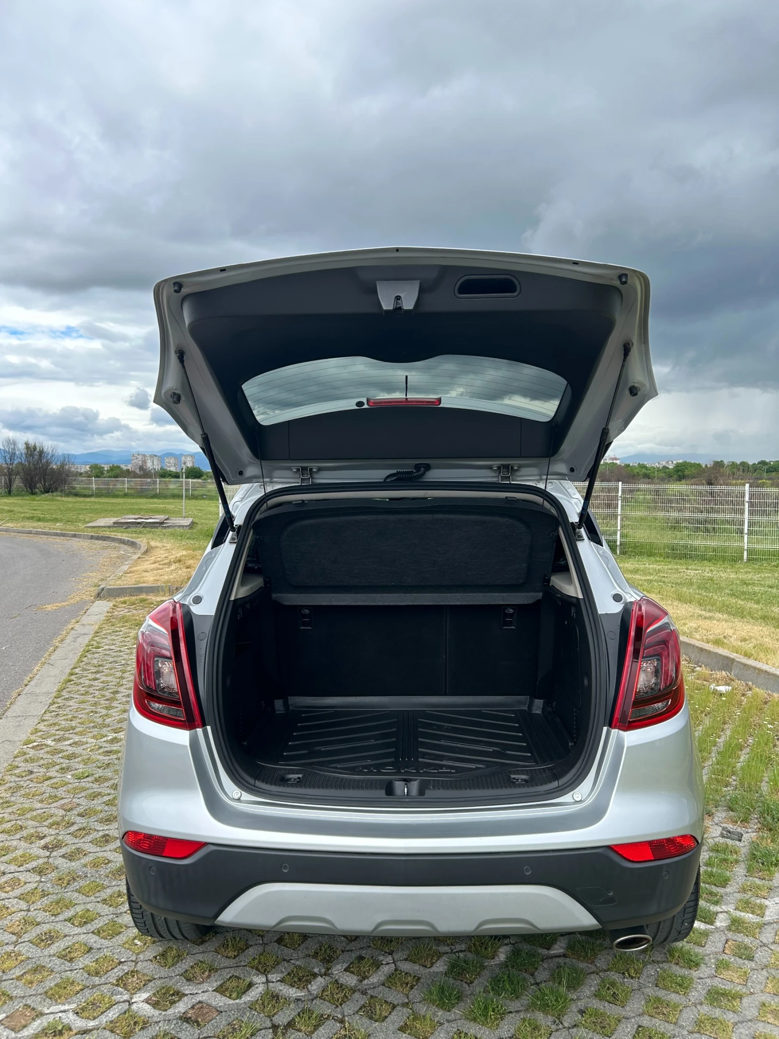 Opel Mokka X 1.4T/AUTO/LED/CAMERA/DISTR/PANO, снимка 11 - Автомобили и джипове - 54653345