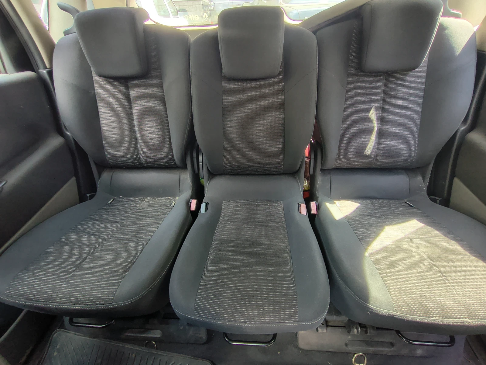 Renault Megane 1.5 TDC, снимка 8 - Автомобили и джипове - 54658726