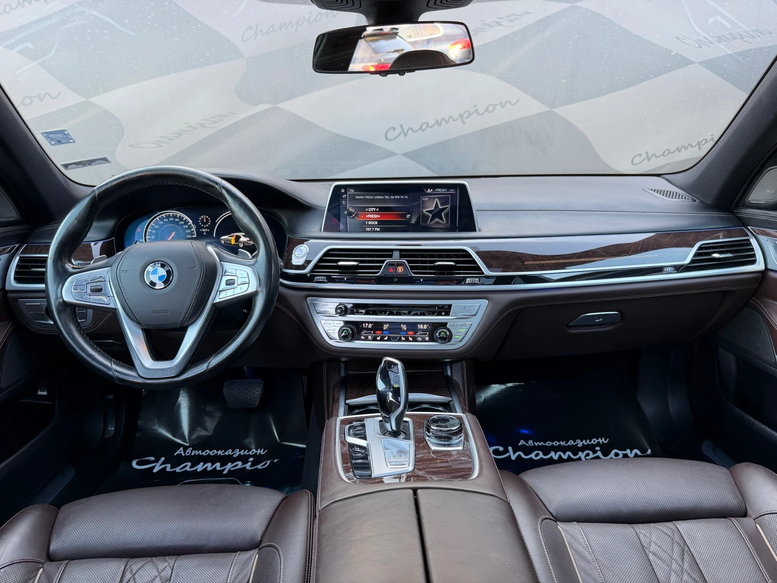 BMW 750 Бартер лизинг, снимка 11 - Автомобили и джипове - 55618900