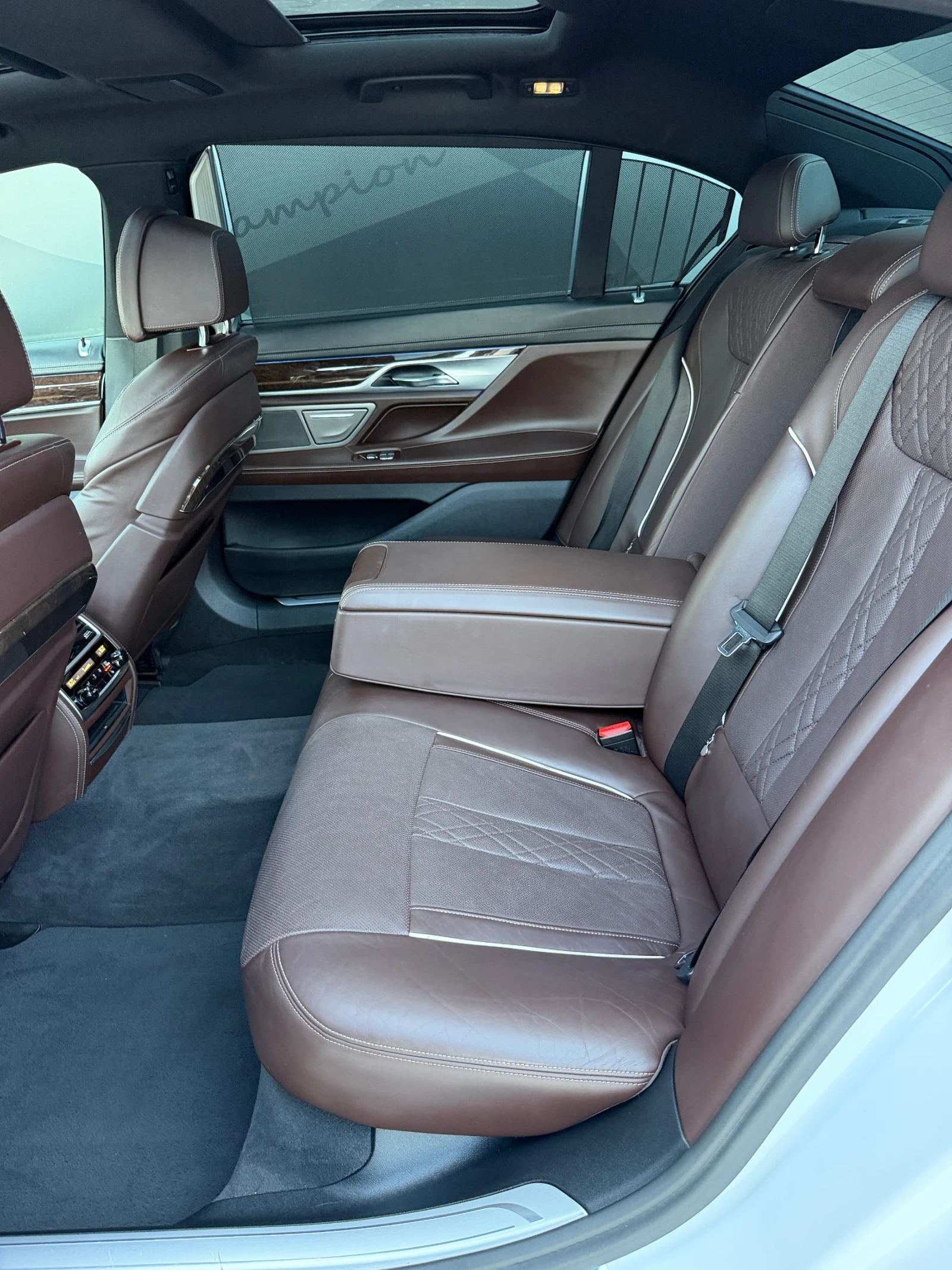 BMW 750 Бартер лизинг, снимка 17 - Автомобили и джипове - 55618900