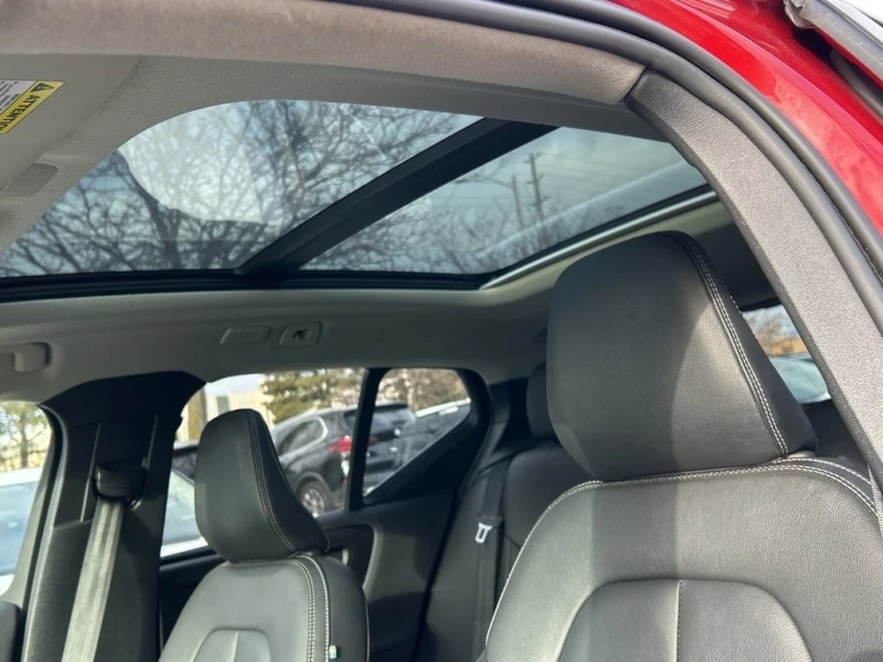 Volvo XC40 * B5 AWD PLUS BRIGHT THEME, PANOROOF, CARPLAY, NAV, снимка 3 - Автомобили и джипове - 53033914