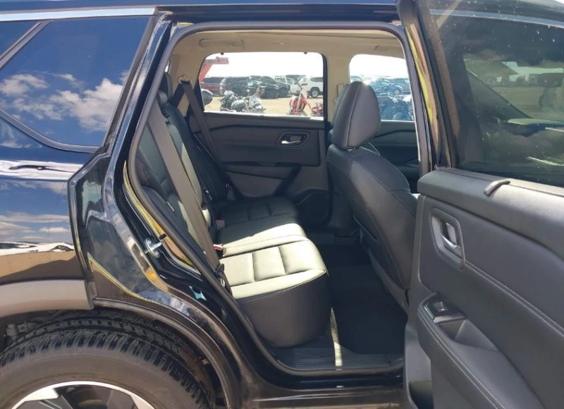 Nissan Rogue, снимка 8 - Автомобили и джипове - 53063539