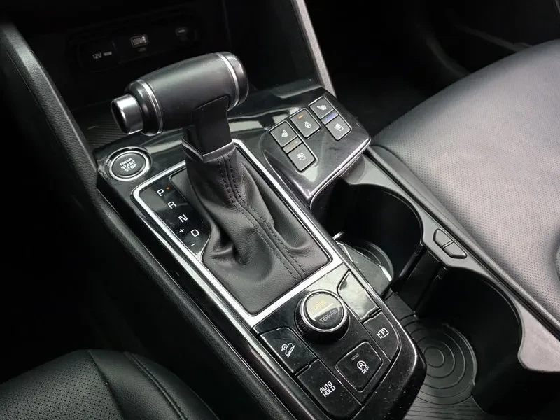 Kia Sportage 2.0 CRDi 4WD, снимка 9 - Автомобили и джипове - 54276410