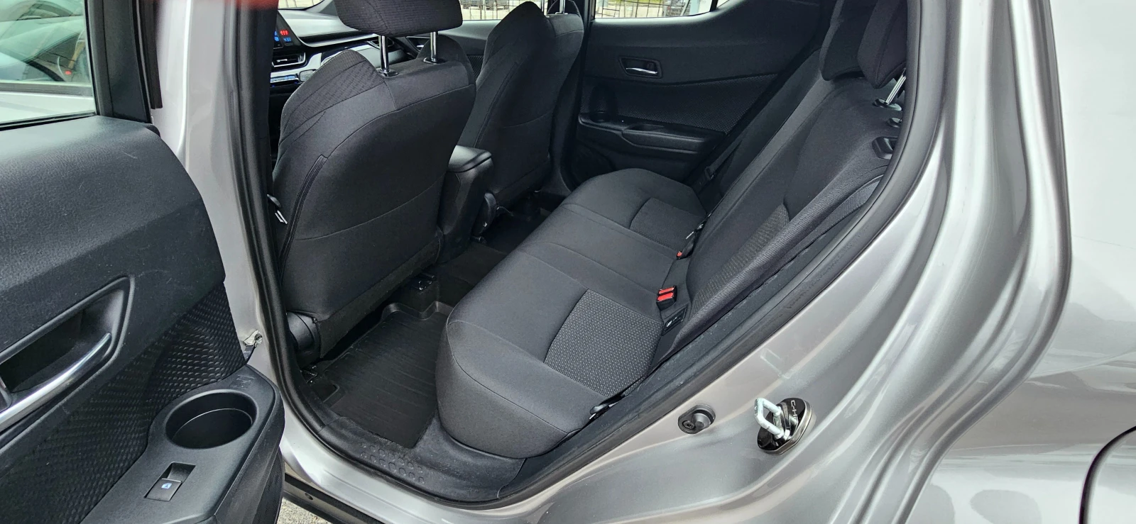 Toyota C-HR 1.2T Active 4WD CVT NAVI , снимка 13 - Автомобили и джипове - 53926598