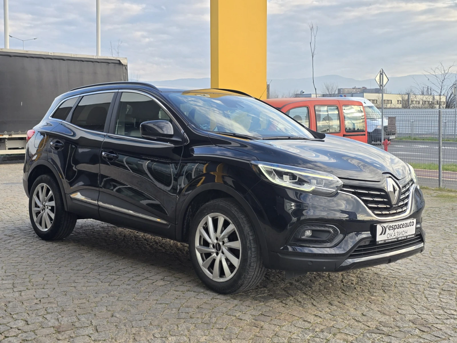 Renault Kadjar 1.3TCe/140к.с./Black Edition, снимка 3 - Автомобили и джипове - 53994144