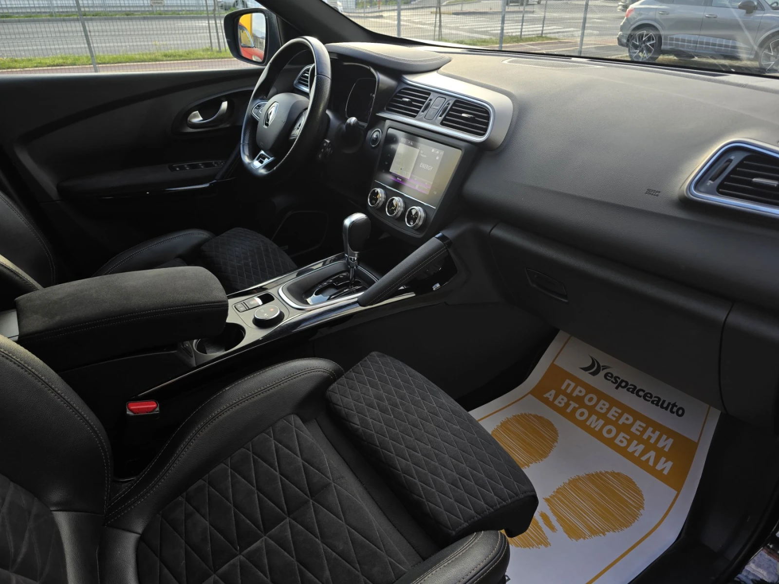 Renault Kadjar 1.3TCe/140к.с./Black Edition, снимка 11 - Автомобили и джипове - 53994144