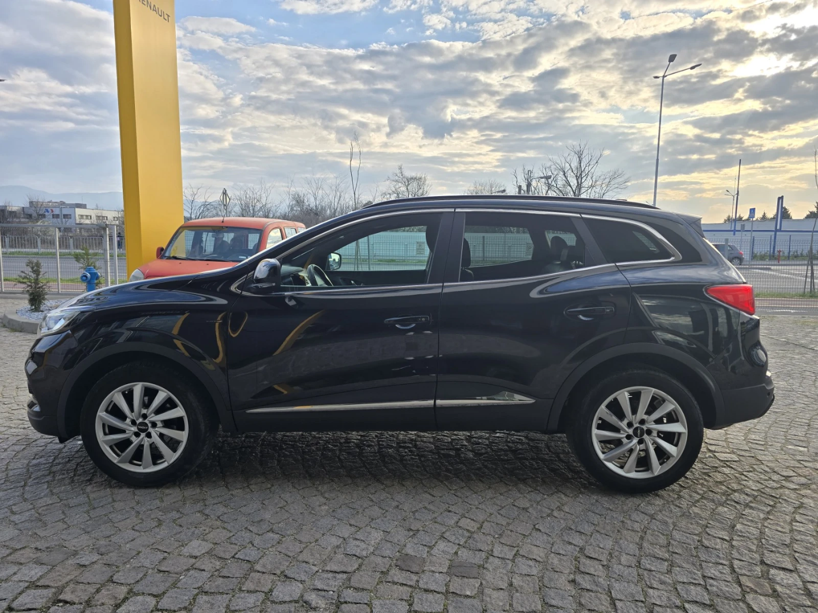 Renault Kadjar 1.3TCe/140к.с./Black Edition, снимка 4 - Автомобили и джипове - 53994144
