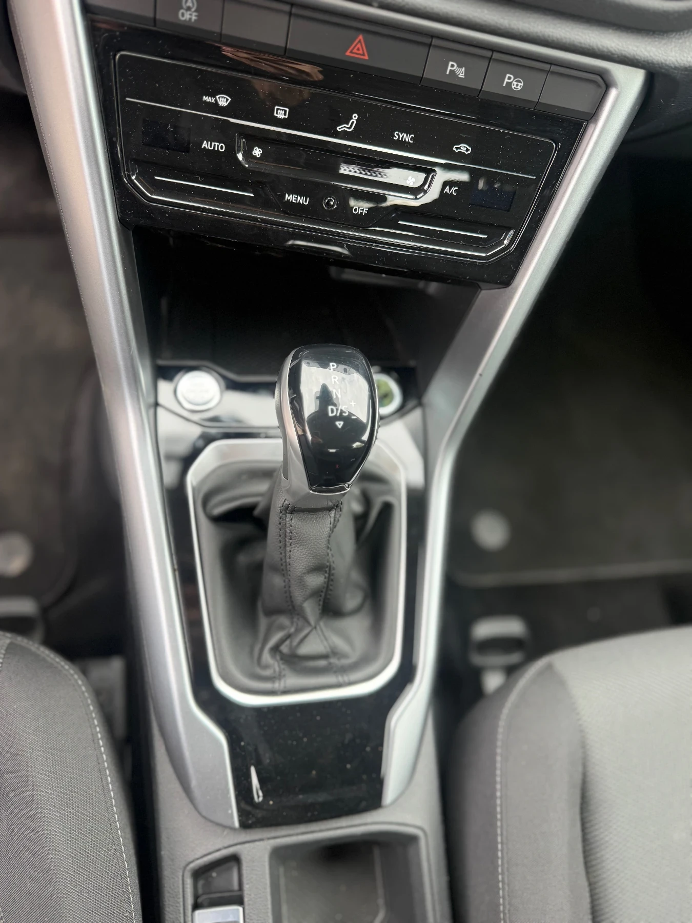VW T-Roc 1.5 TFSi 6000km style, снимка 13 - Автомобили и джипове - 54171631