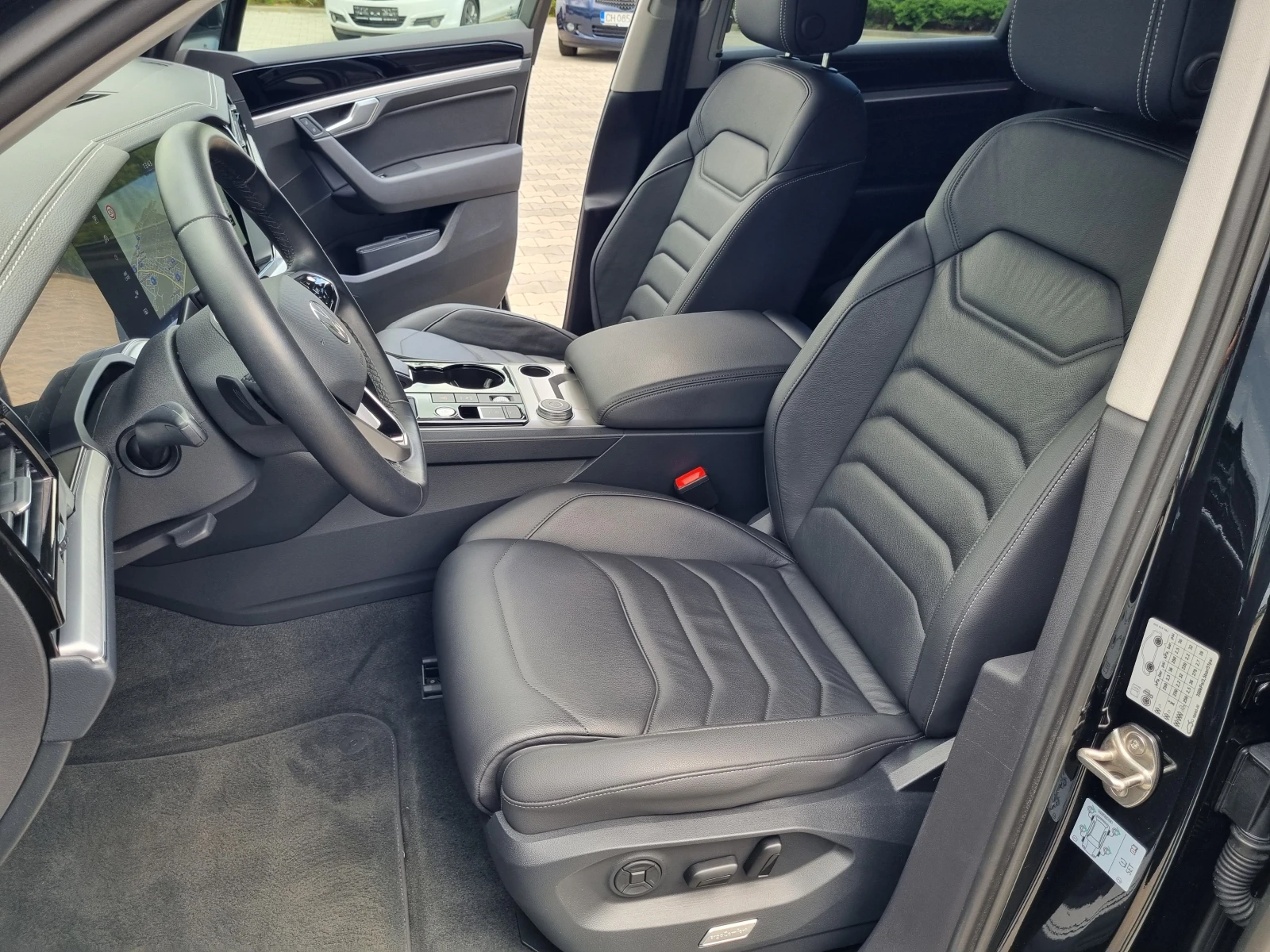 VW Touareg R-LINE= 2023г. 108.000км 3.0TDi-231ps 8 СКОРОСТИ, снимка 8 - Автомобили и джипове - 54650279