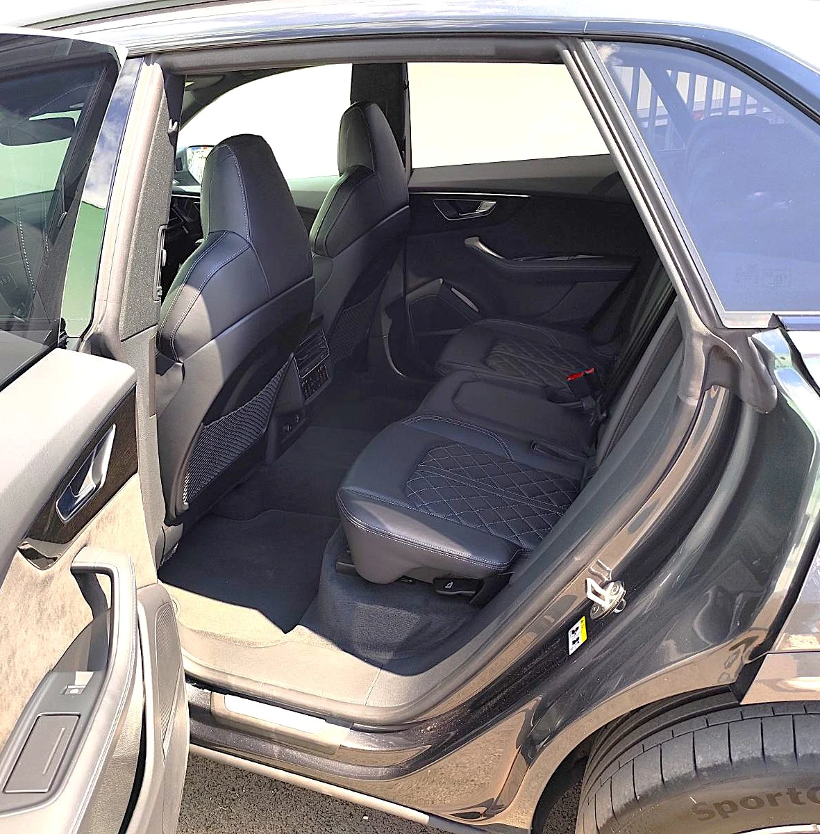 Audi Q8  55 TFSI quattro 8AT B & O, снимка 9 - Автомобили и джипове - 55752744