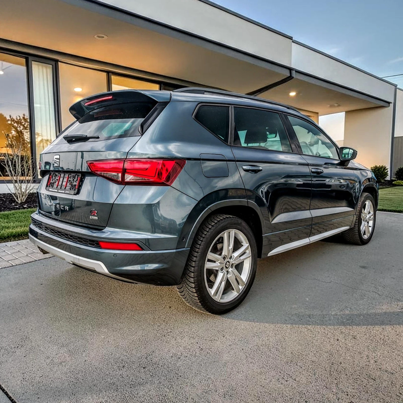 Seat Ateca * УНИКАТ * FR * 2.0TDI 190ps * 4Drive 4X4 * 360  , снимка 3 - Автомобили и джипове - 56167877