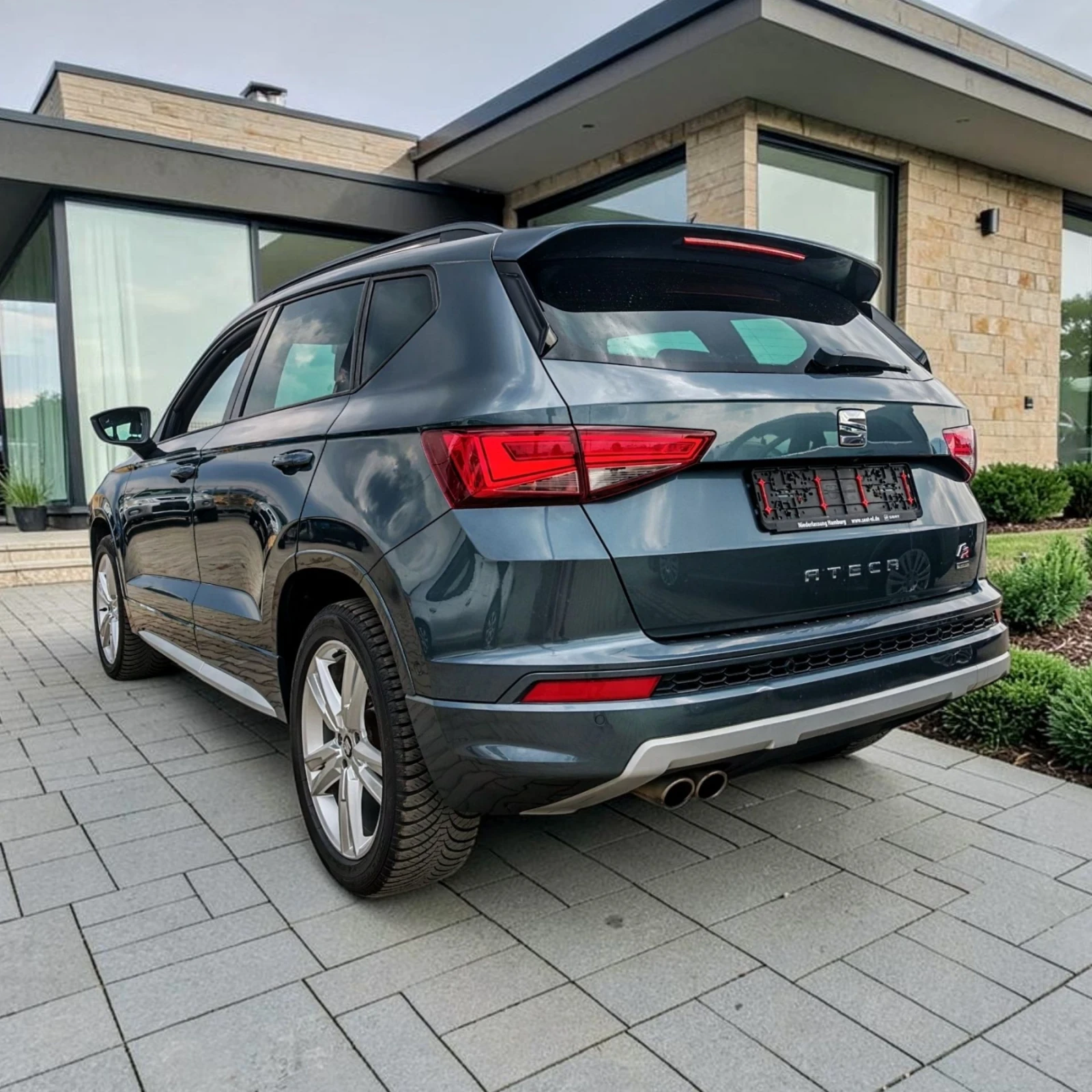 Seat Ateca * УНИКАТ * FR * 2.0TDI 190ps * 4Drive 4X4 * 360  , снимка 2 - Автомобили и джипове - 56167877