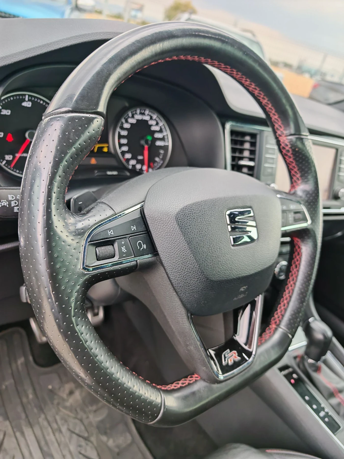 Seat Ateca * УНИКАТ * FR * 2.0TDI 190ps * 4Drive 4X4 * 360  , снимка 12 - Автомобили и джипове - 56167877