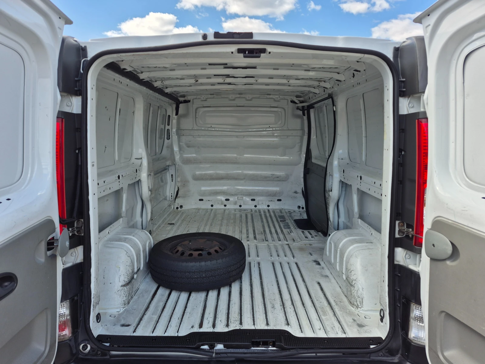 Renault Trafic 2.0 DCI       115 k.s - изображение 9