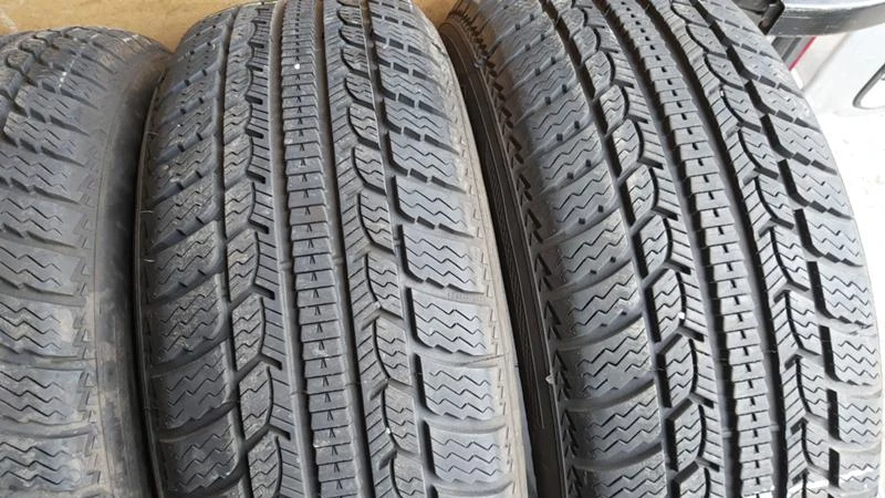 Гуми Зимни 225/55R16, снимка 4 - Гуми и джанти - 28771299