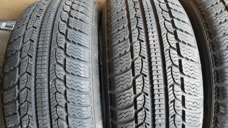 Гуми Зимни 225/55R16, снимка 3 - Гуми и джанти - 28771299