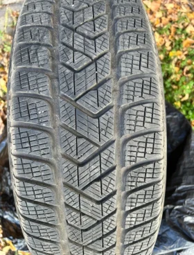 Гуми с джанти Pirelli 215/65R17, снимка 2 - Гуми и джанти - 47884898