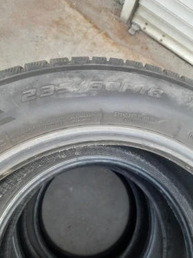 Гуми Зимни 235/60R18, снимка 5 - Гуми и джанти - 48081183