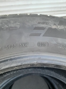 Гуми Зимни 235/60R18, снимка 4 - Гуми и джанти - 48081183