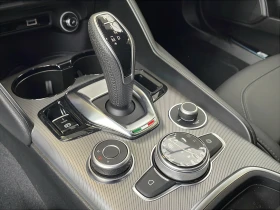 Alfa Romeo Giulia Veloce 2.0 Petrol AT8 Q4, снимка 10