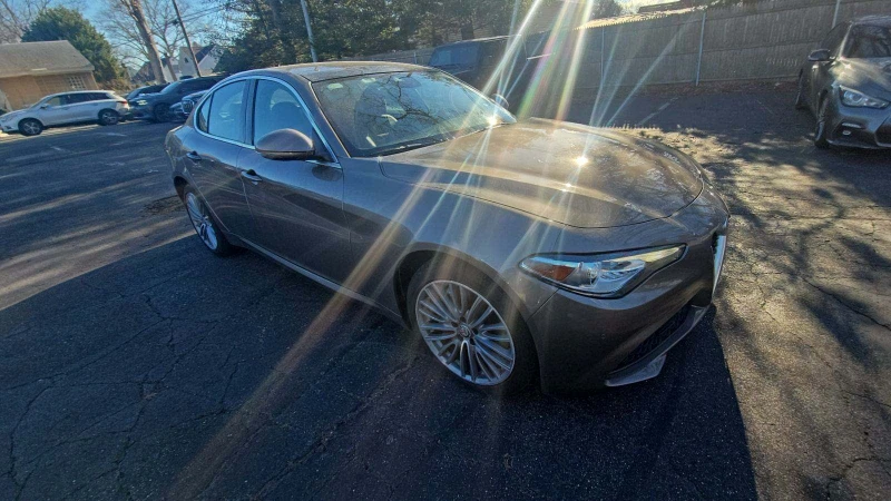 Alfa Romeo Giulia TI LUSSO CARFAX АВТО КРЕДИТ, снимка 4 - Автомобили и джипове - 49586270