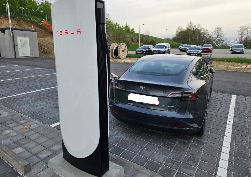 Tesla Model 3 Long Range 4x4 термопомпа, снимка 2 - Автомобили и джипове - 52102391