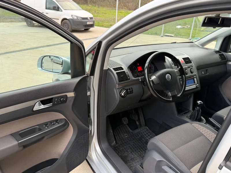 VW Touran Cross 6+ 1, снимка 13 - Автомобили и джипове - 52704497