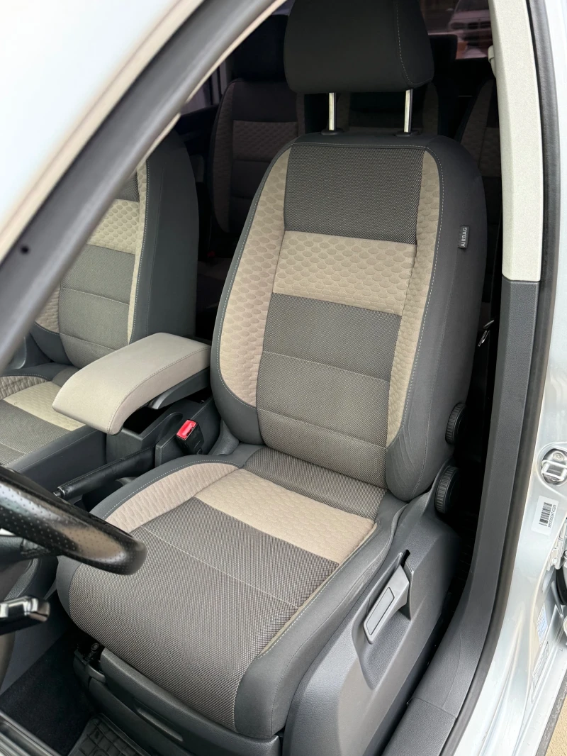 VW Touran Cross 6+ 1, снимка 12 - Автомобили и джипове - 52704497