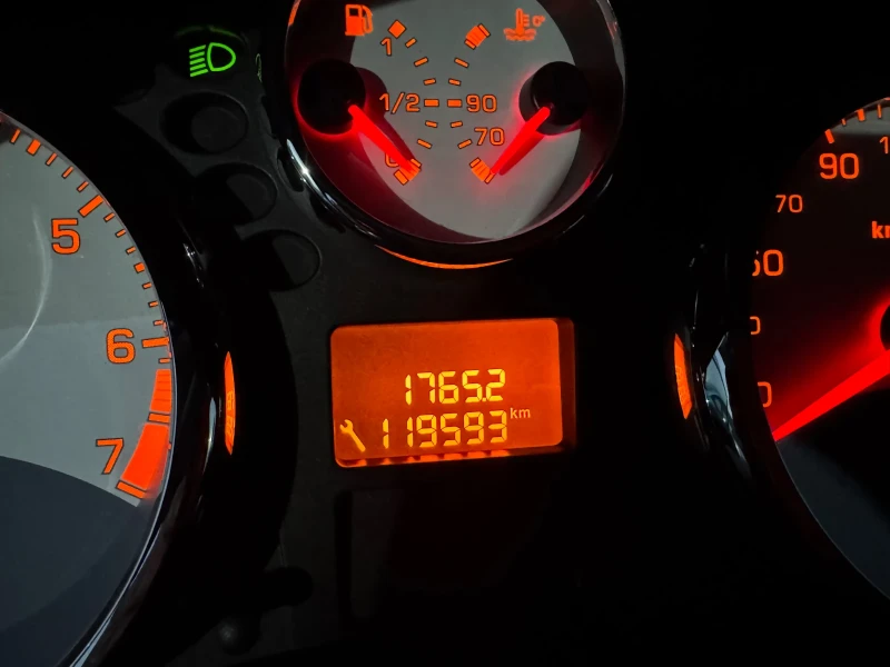 Peugeot 207 1.4i KLIMA 119000км., снимка 10 - Автомобили и джипове - 52750735